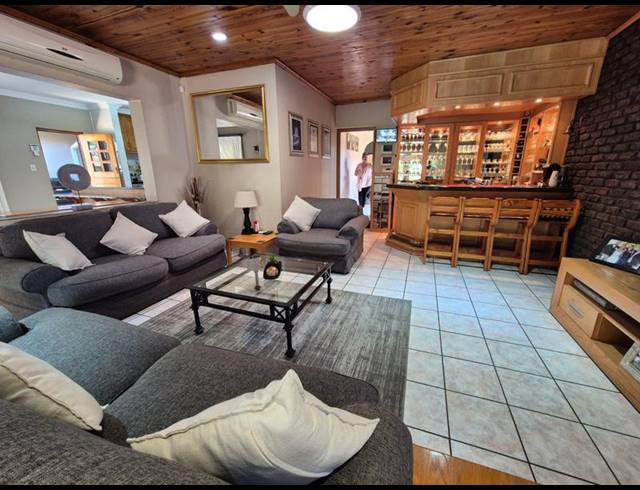 3 BEDROOM HOUSE FOR SALE IN BRACKENHURST